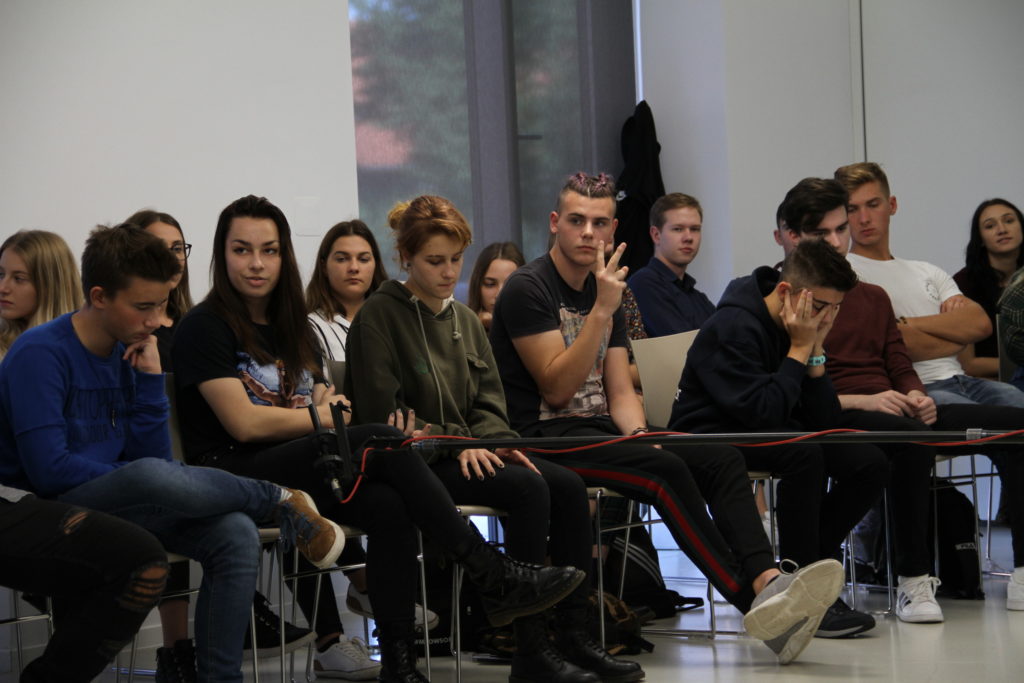 Prijavi se i sudjeluj u online dijalogu o građanskom odgoju i obrazovanju