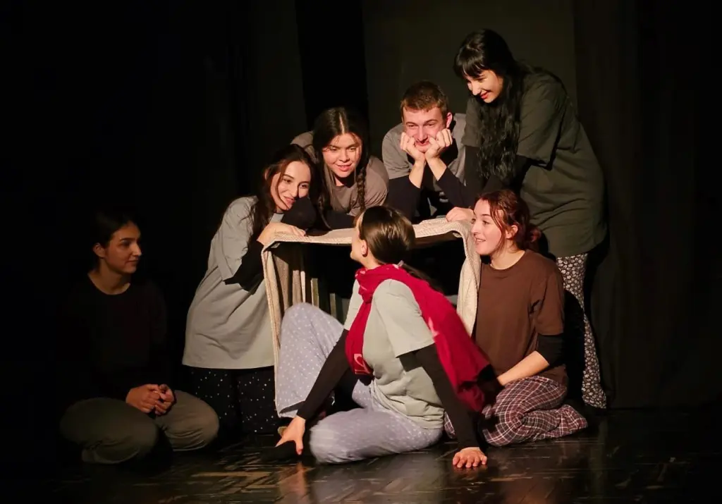 Umjetnička organizacija Gllugl slavi 10 godina djelovanja – organiziraju besplatne predstave za djecu, mlade i odrasle + koncerte!